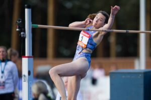 Valmentajalleen lähtöpassit antanut Ella Junnila teki yhden asian selväksi – tässä vaiheessa pitää lähteä lätkimään Valmentajalleen lähtöpassit antanut Ella Junnila teki yhden asian selväksi – tässä vaiheessa pitää lähteä lätkimään