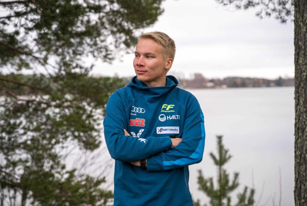 Lauri Vuorinen näytti kaapin paikan SM-kisoissa, naisten kisassa surkea näky Lauri Vuorinen näytti kaapin paikan SM-kisoissa, naisten kisassa surkea näky
