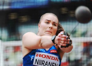 Moukarinheittäjä Suvi Niiranen sanoi ääneen karun totuuden naisurheilusta Moukarinheittäjä Suvi Niiranen sanoi ääneen karun totuuden naisurheilusta