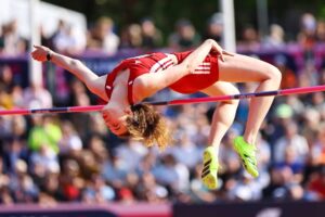 Kuin salama kirkkaalta taivaalta – Ella Junnila tarjosi yllätyksen rakkaalleen Kuin salama kirkkaalta taivaalta – Ella Junnila tarjosi yllätyksen rakkaalleen