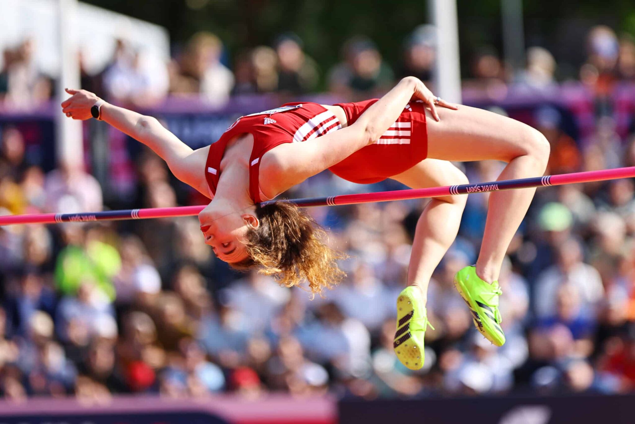 Kuin salama kirkkaalta taivaalta – Ella Junnila tarjosi yllätyksen rakkaalleen Kuin salama kirkkaalta taivaalta – Ella Junnila tarjosi yllätyksen rakkaalleen