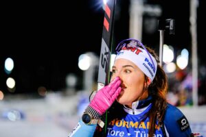 Sonja Leinamo ja Inka Hämäläinen heittivät hyvästejä