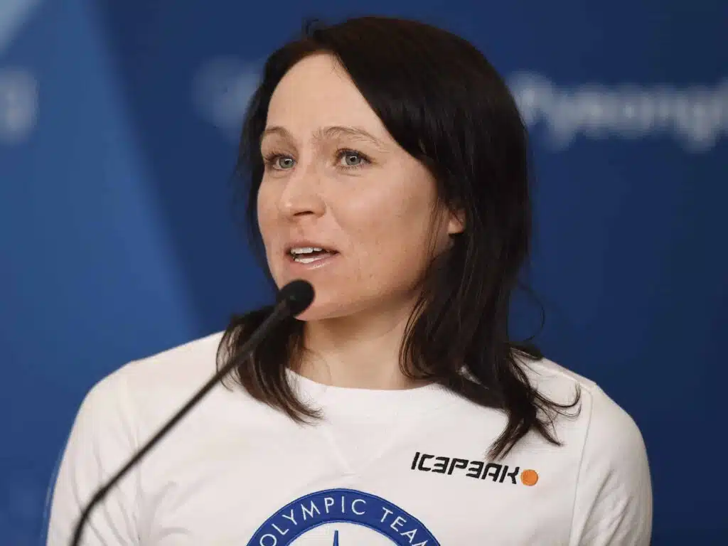 Yle: Aino-Kaisa Saarinen tylynä Suomen MM-hiihtotähdelle: ”Olympiakone meni jo”