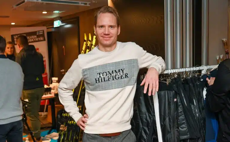 Ville Nousiainen esitti Ylellä hurjaa vihjailua Johannes Kläbosta Ville Nousiainen esitti Ylellä hurjaa vihjailua Johannes Kläbosta