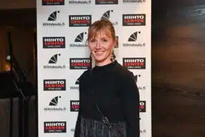 Virpi Sarasvuolta selvä viesti Suomen hiihtonaisille – tunteeko Kerttu Niskanen piston sydämessään?