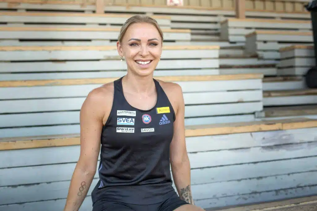 Annimari Korte häkeltyi kysymyksestä kaupan kassalla Annimari Korte häkeltyi kysymyksestä kaupan kassalla