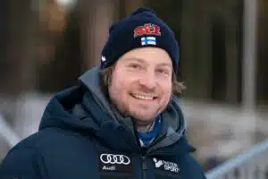 Hiihtomaajoukkueen valmentajalta rumaa tekstiä Viaplayn haastattelussa