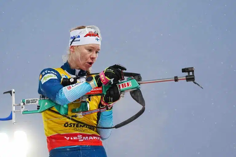 Nyt lähti lapasesta – Suvi Minkkinen hämmästeli Suomen ampumahiihtomiesten touhua