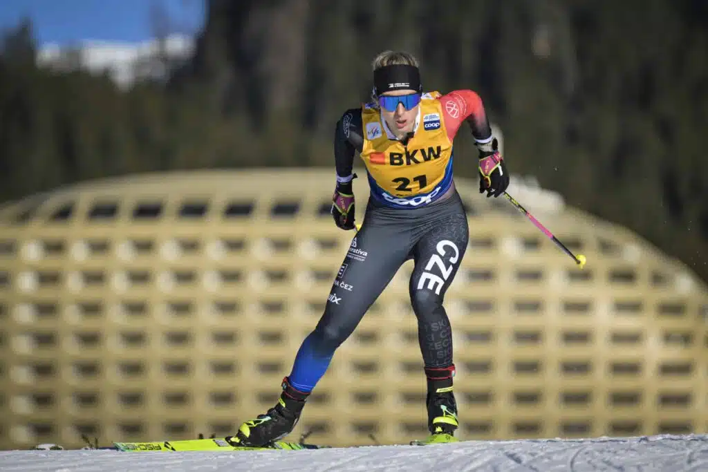 Hiihtotähdet rakastuivat – hempeä yhteiskuva Tour de Skiltä