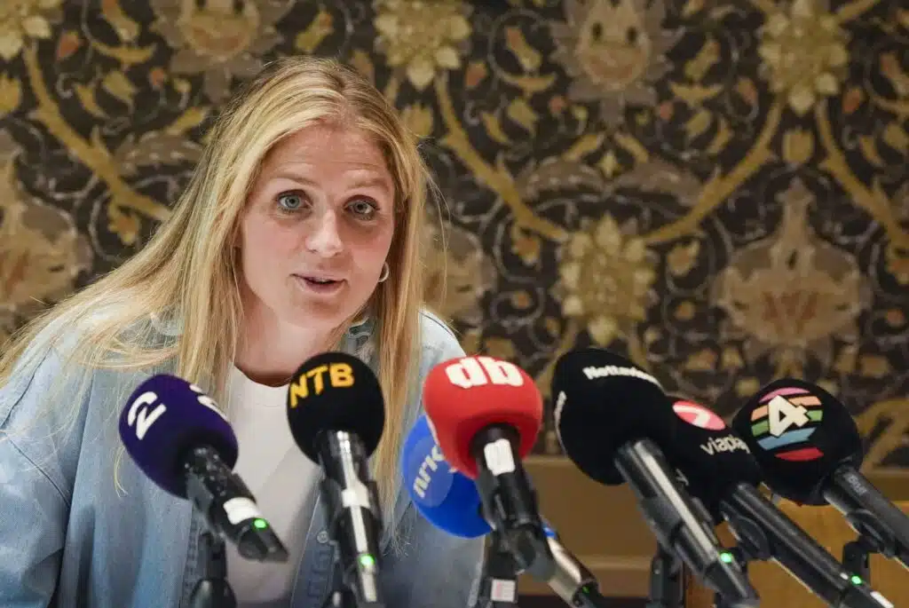 Therese Johaug jakoi intiimin hetkensä maailmalle – "Saatat vielä katua tätä" Therese Johaug jakoi intiimin hetkensä maailmalle – ”Saatat vielä katua tätä”