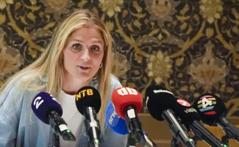 Therese Johaug jakoi intiimin hetkensä maailmalle – "Saatat vielä katua tätä" Therese Johaug jakoi intiimin hetkensä maailmalle – ”Saatat vielä katua tätä”