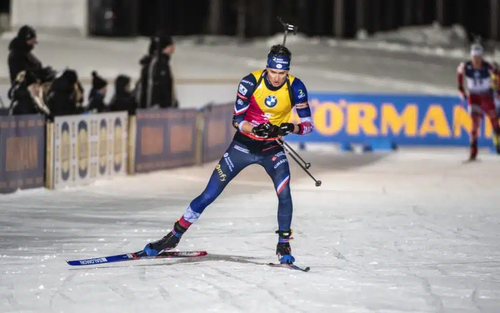 Kaisa Mäkäräinen pahasti kassalla Ylellä – maailmancupin kärki löi luun kurkkuun