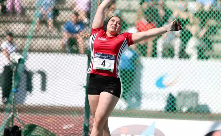 Suomalainen moukarinainen taipui kolmanneksi