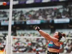 Jättikaari maailmalta – Silja Kososelle myrskyvaroitus