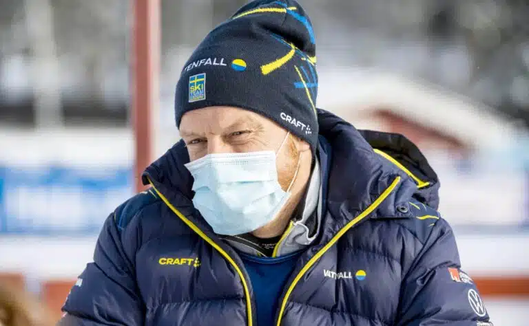 Kenkää saanut hiihtomaajoukkueen pomo avautui – ”Puukosta selkään”