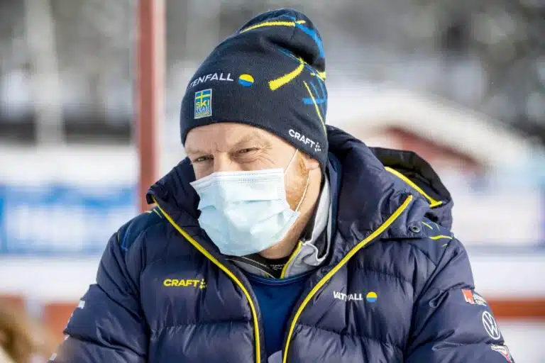 Kenkää saanut hiihtomaajoukkueen pomo avautui – ”Puukosta selkään”