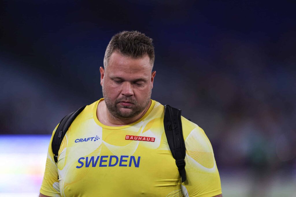 Suuri suru varjostaa Daniel Ståhlin Ruotsi-ottelua Suuri suru varjostaa Daniel Ståhlin Ruotsi-ottelua