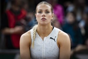 Se päättyi siihen – Elina Lampela lausui lohduttomat sanat Se päättyi siihen – Elina Lampela lausui lohduttomat sanat