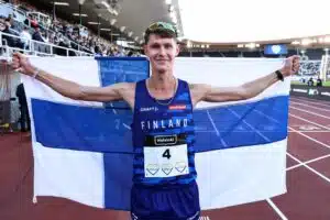 Suomalaisen yleisurheilijan kisa sai synkän käänteen – vietiin ambulanssiin Suomalaisen yleisurheilijan kisa sai synkän käänteen – vietiin ambulanssiin