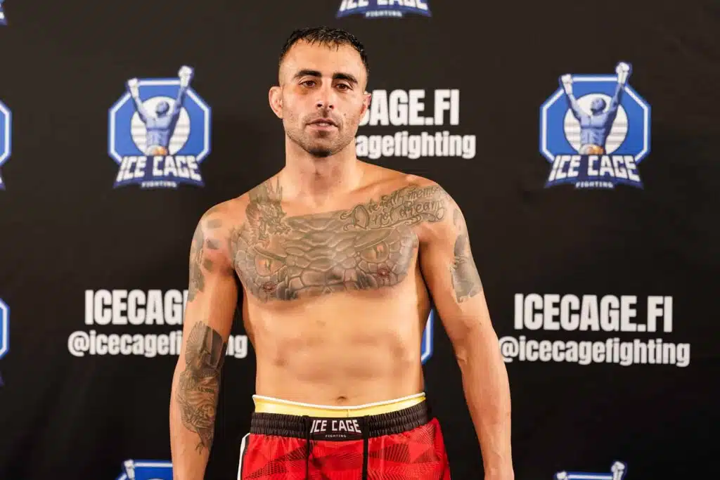 Ice Cage -tähdeltä ukaasi Makwan Amirkhanille – reaktio ei jättänyt mitää epäselväksi Ice Cage -tähdeltä ukaasi Makwan Amirkhanille – reaktio ei jättänyt mitää epäselväksi