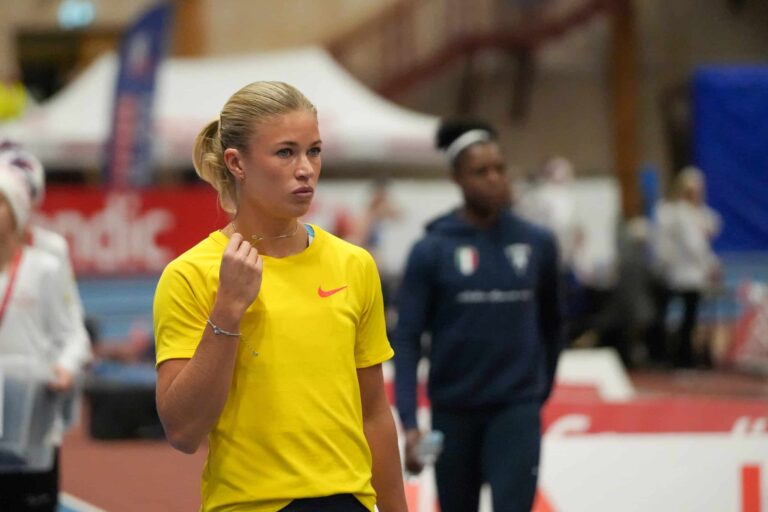 Pikajuoksutähti Julia Henriksson hempeili SM-liigatähden kanssa