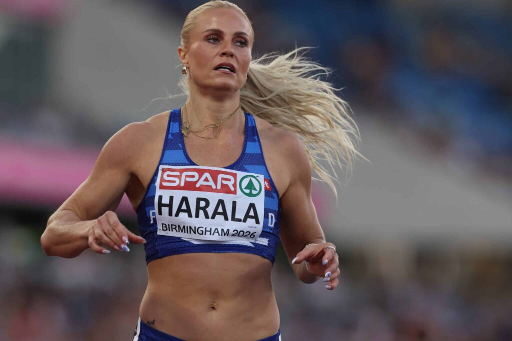 Lotta Haralalta dramaattinen päivitys – "Tänään sattuu" Lotta Haralalta dramaattinen päivitys – ”Tänään sattuu”