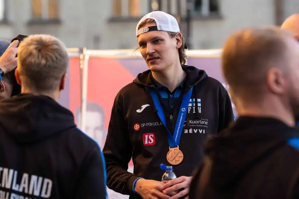 Veljesten EM-kisatähti hempeili julkkisrakkaansa kanssa Severi Savonsalmi, Veljekset, lentopallomaajoukkue, lentopallo